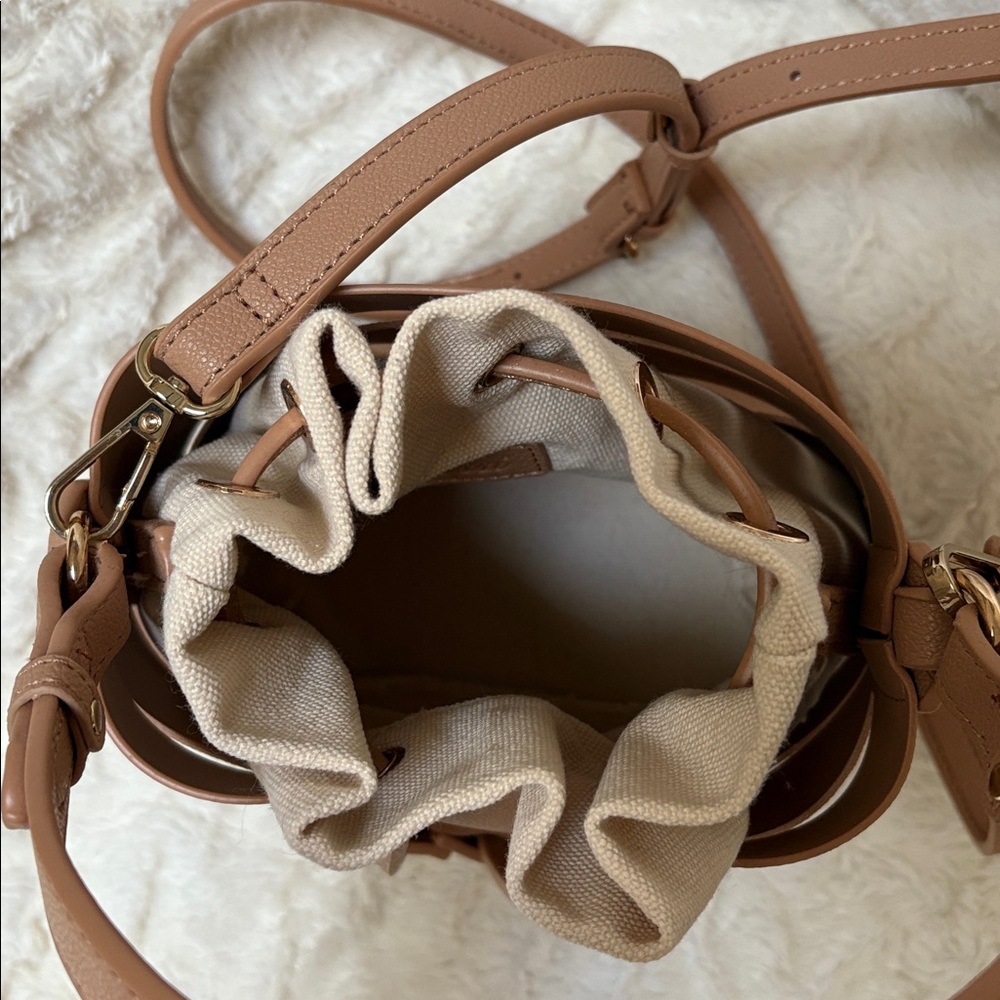Light Tan Bucket Bag with Drawstring Pouch - Picture 4 of 6